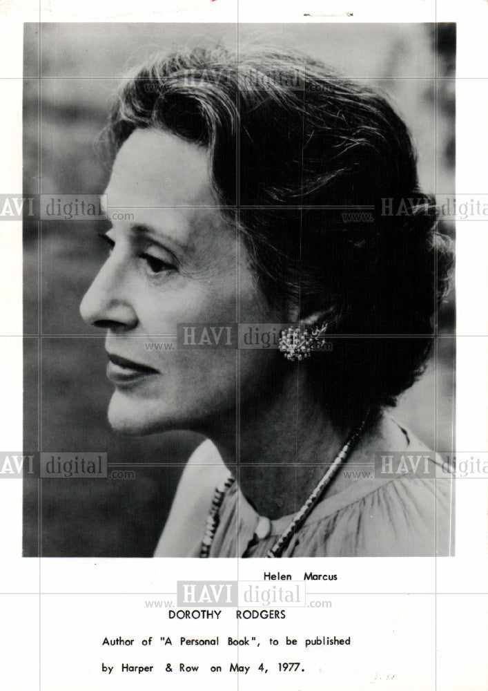 1977 Press Photo Dorothy Rodgers author - Historic Images