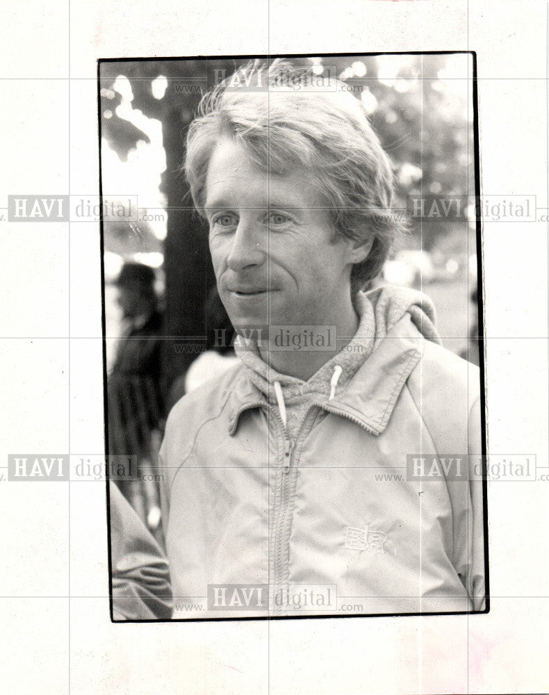 1983 Press Photo Bill Rodgers Runner Running Marathon - Historic Images