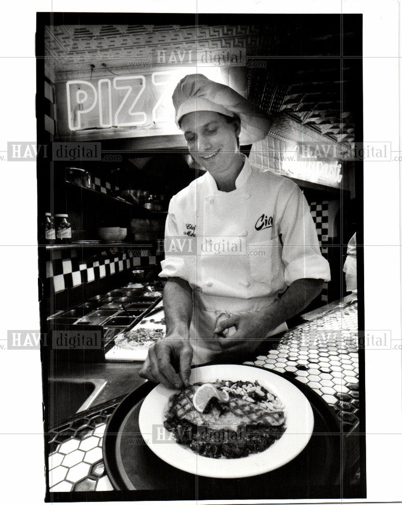 1993 Press Photo Chef Mike Rodak - Historic Images