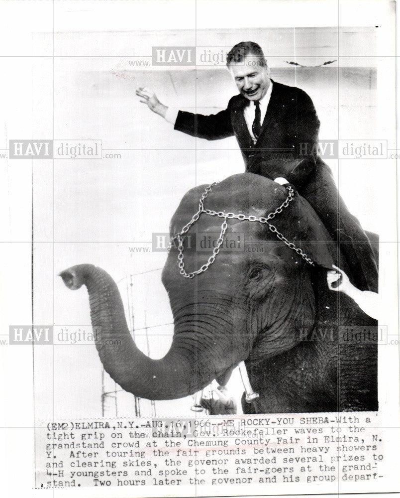 1966 Press Photo nelson rockefeller, elephant, fair - Historic Images