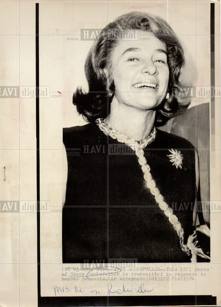 1974 Press Photo HAPPY ROCKEFELLER - Historic Images