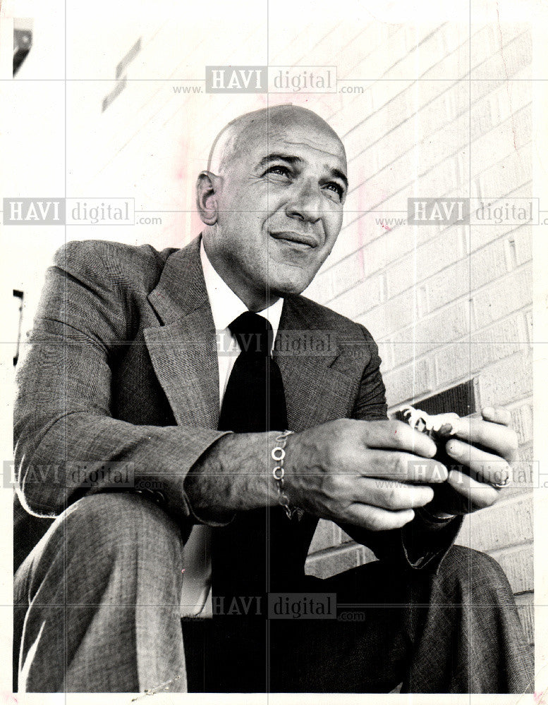 1975 Press Photo Telly Savalas actor - Historic Images