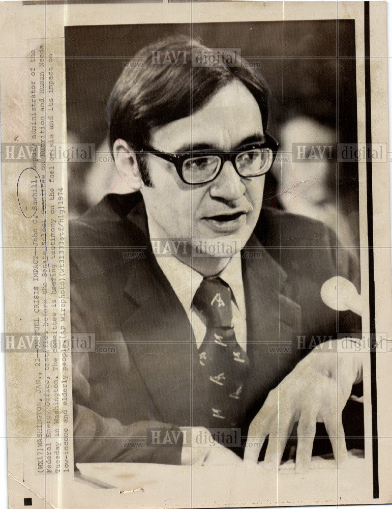 1974 Press Photo John Sawhill fuel crisis testimony - Historic Images