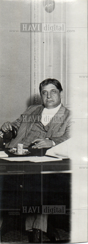1930 Press Photo Senator Thomas D. Schall legally blind - Historic Images