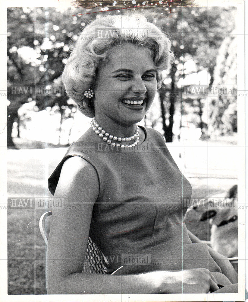 1960 Press Photo Shelley Learney Lady Pearls - Historic Images