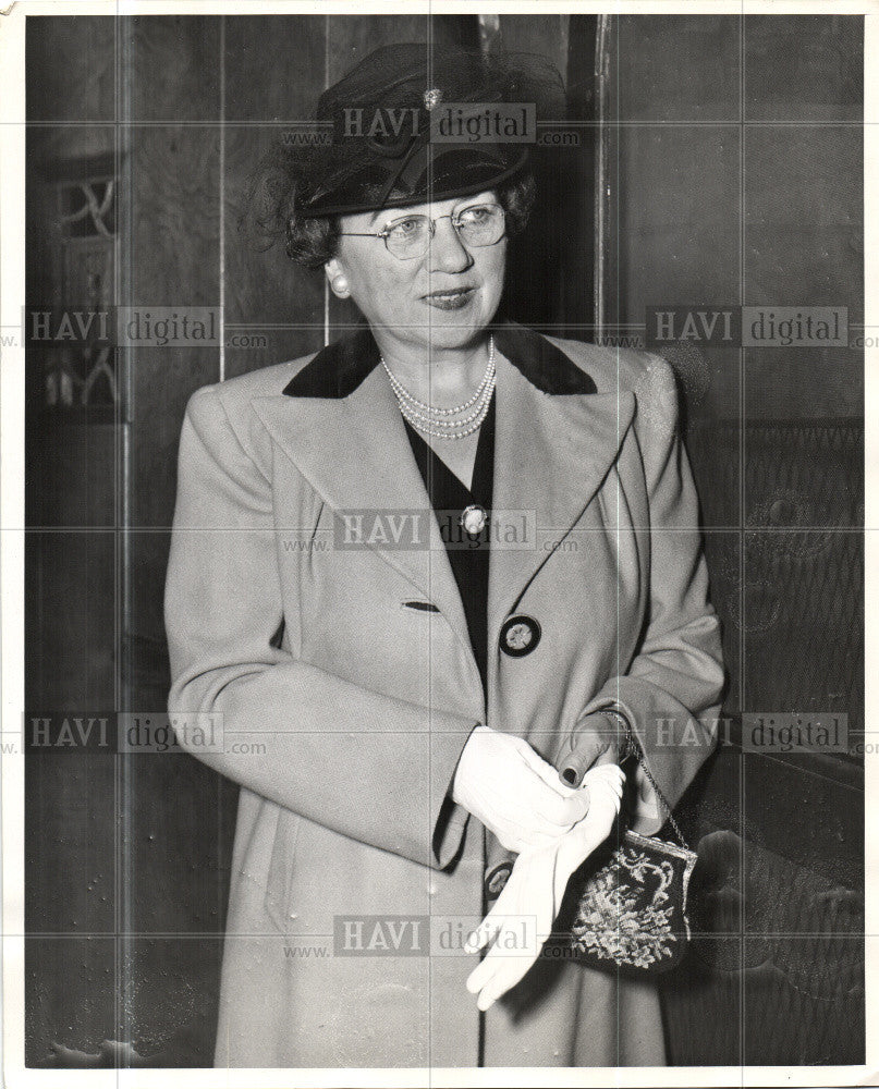 1945 Press Photo Mrs. John P. Scallen Society - Historic Images