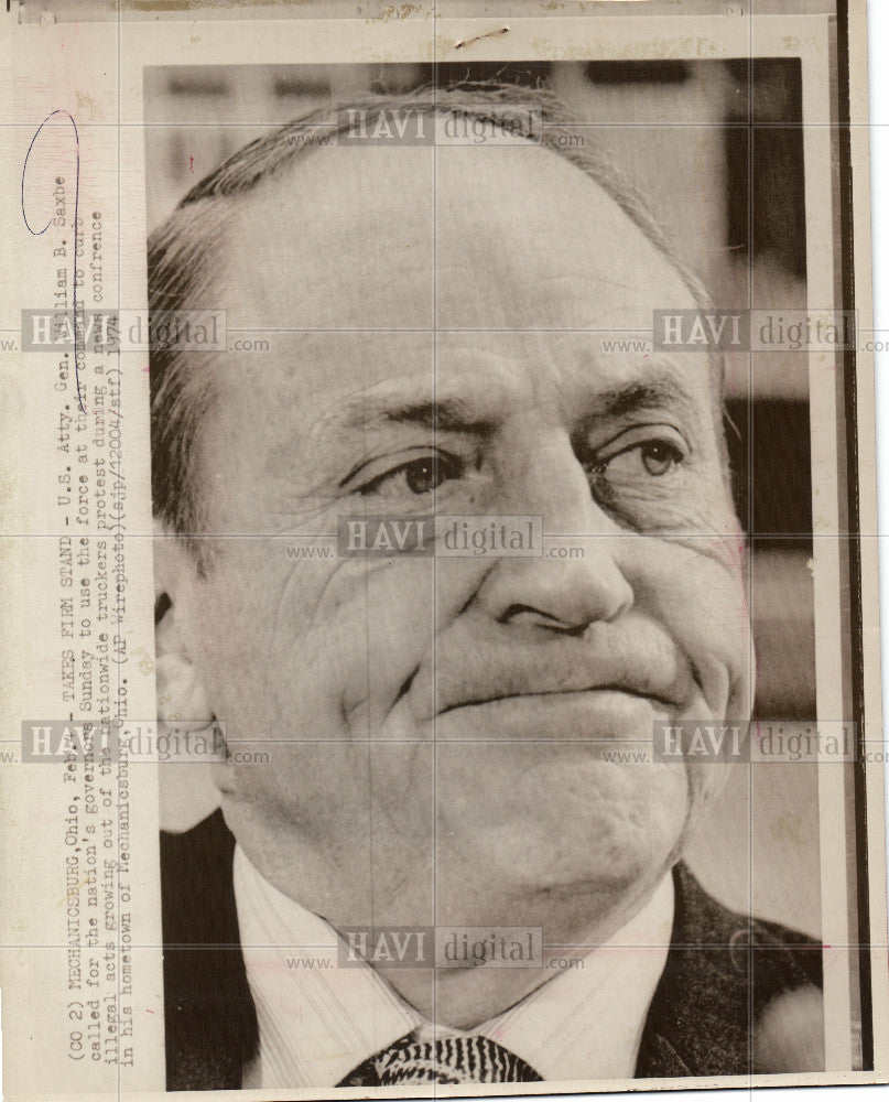 1974 Press Photo Attorney General William Saxbe trucker - Historic Images