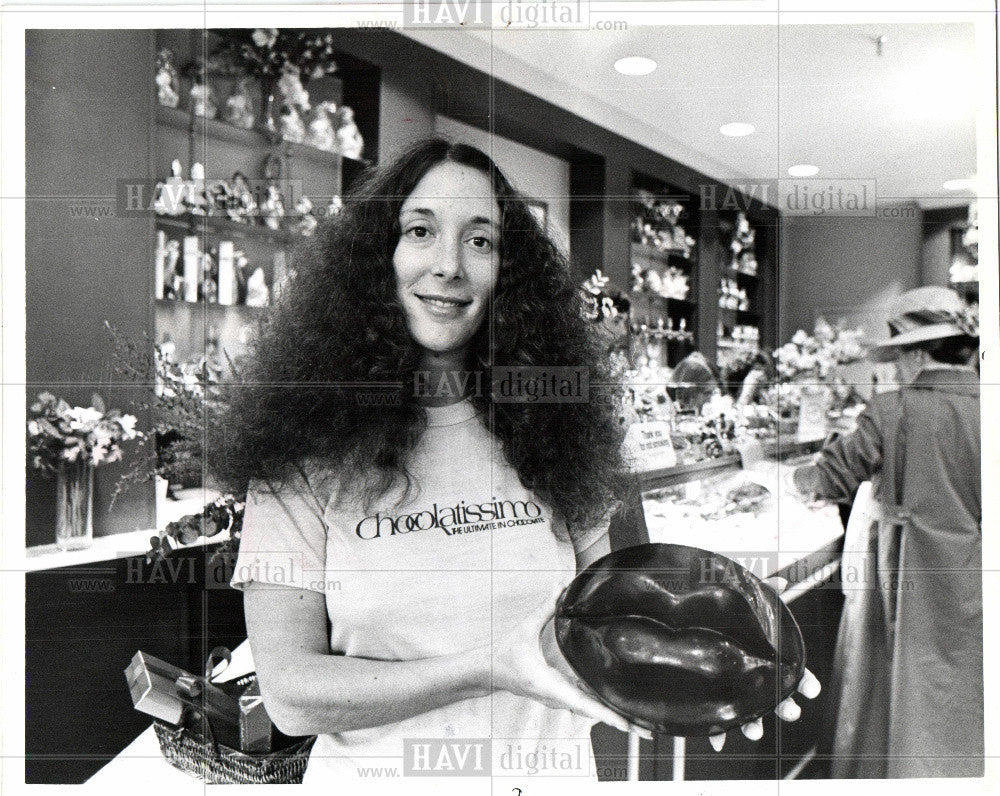 1979 Press Photo Riki Schaffer chocolates - Historic Images