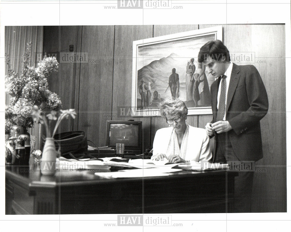 1992 Press Photo John Schall Lynn Martin Labor Livonia - Historic Images