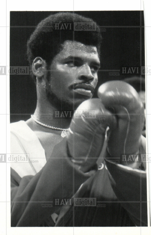 Press Photo Leon Spinks Boxer - Historic Images