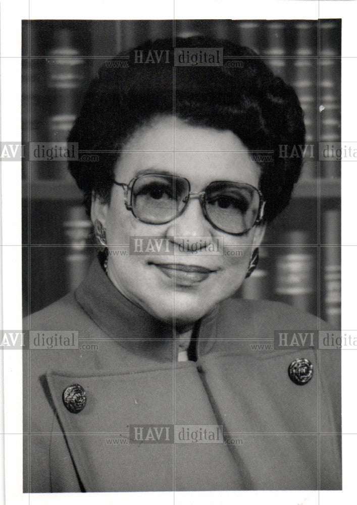 1990 Press Photo Dolores Richard  president - Historic Images