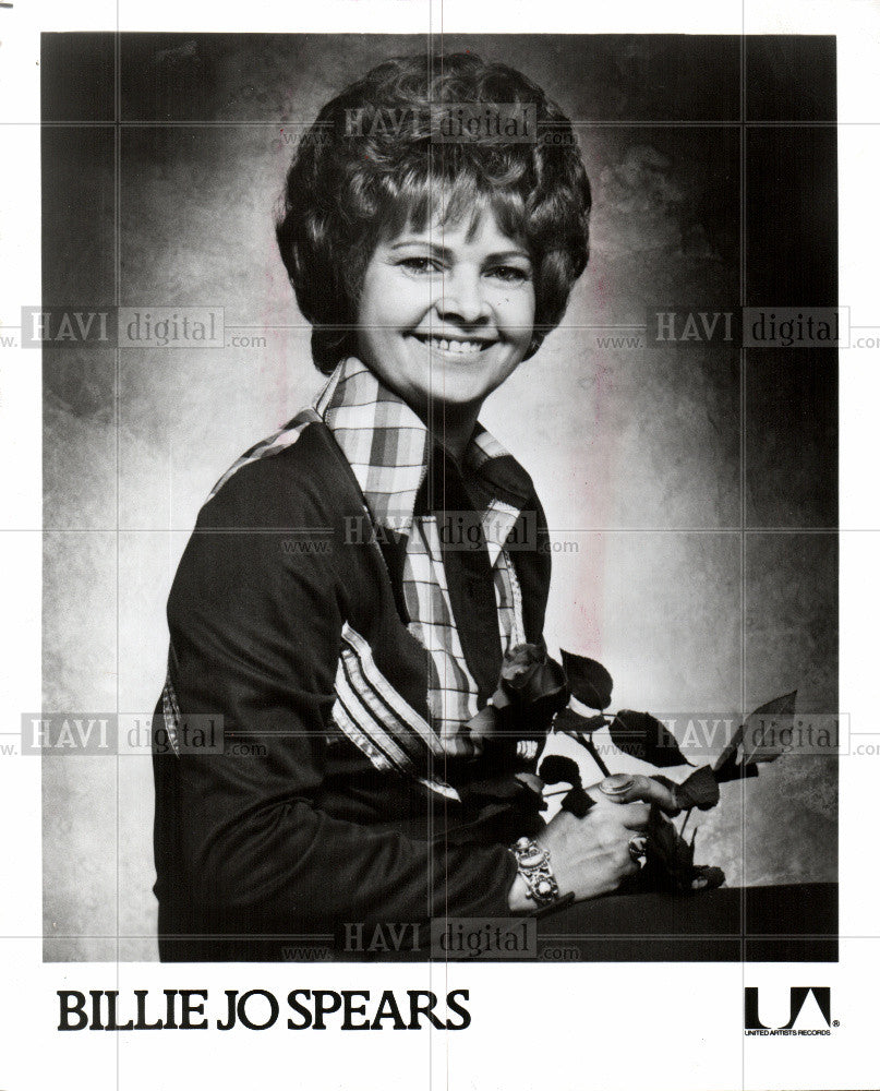 1976 Press Photo BILLIE JO SPEARS: A PREDICTABLE ALBUM. - Historic Images