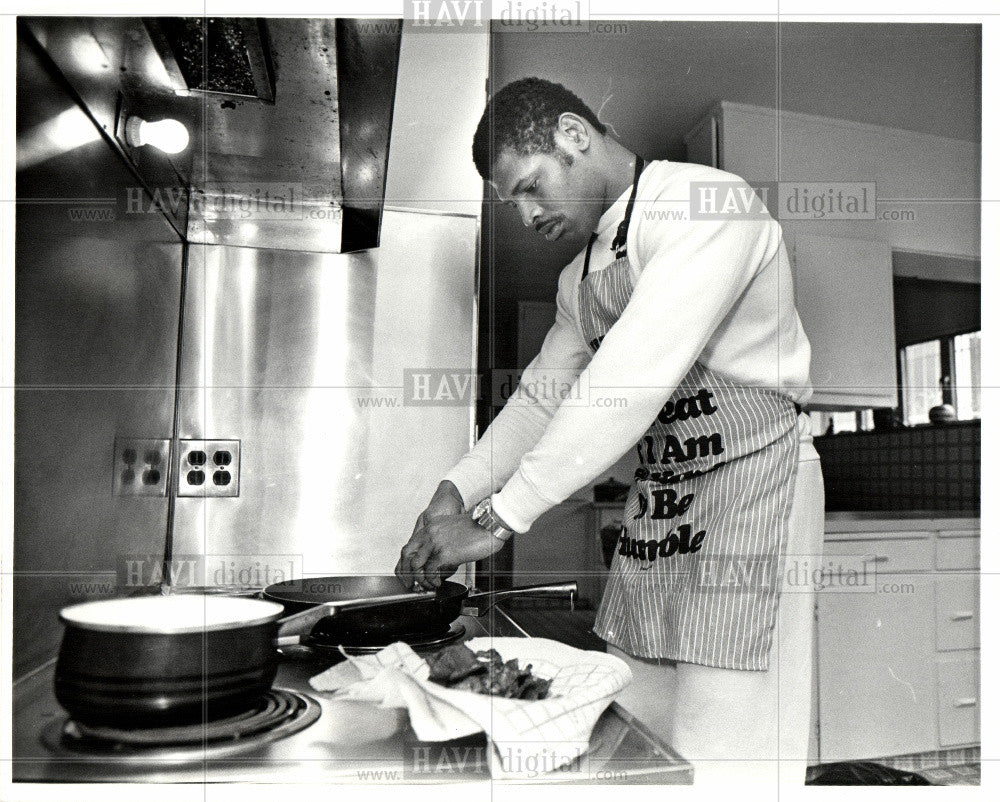 Press Photo Leon Spinks boxer heavyweight champion - Historic Images