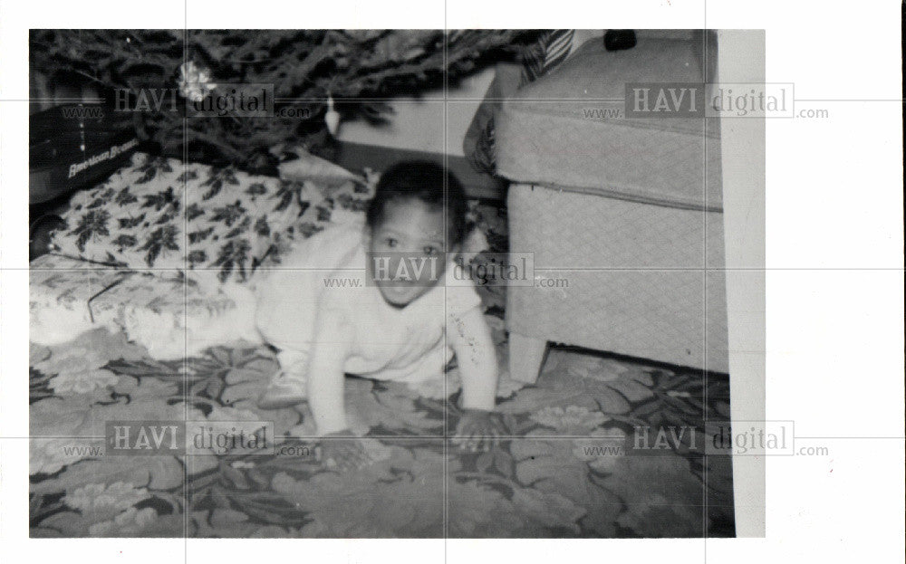 1982 Press Photo Janice Spencer baby Christmas tree - Historic Images