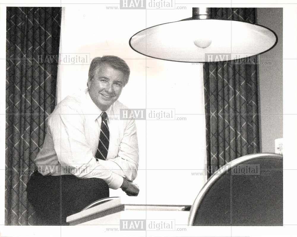 Press Photo William Oakey Embassy Suites - Historic Images