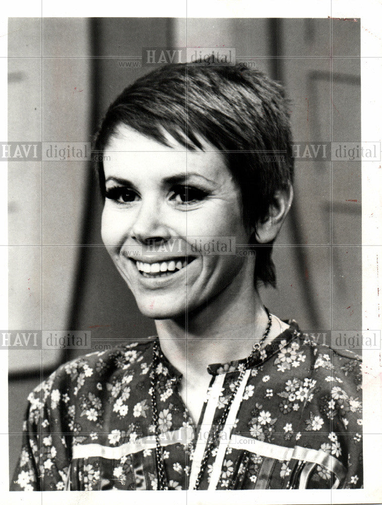 1975 Press Photo JUDY CARNE - Historic Images