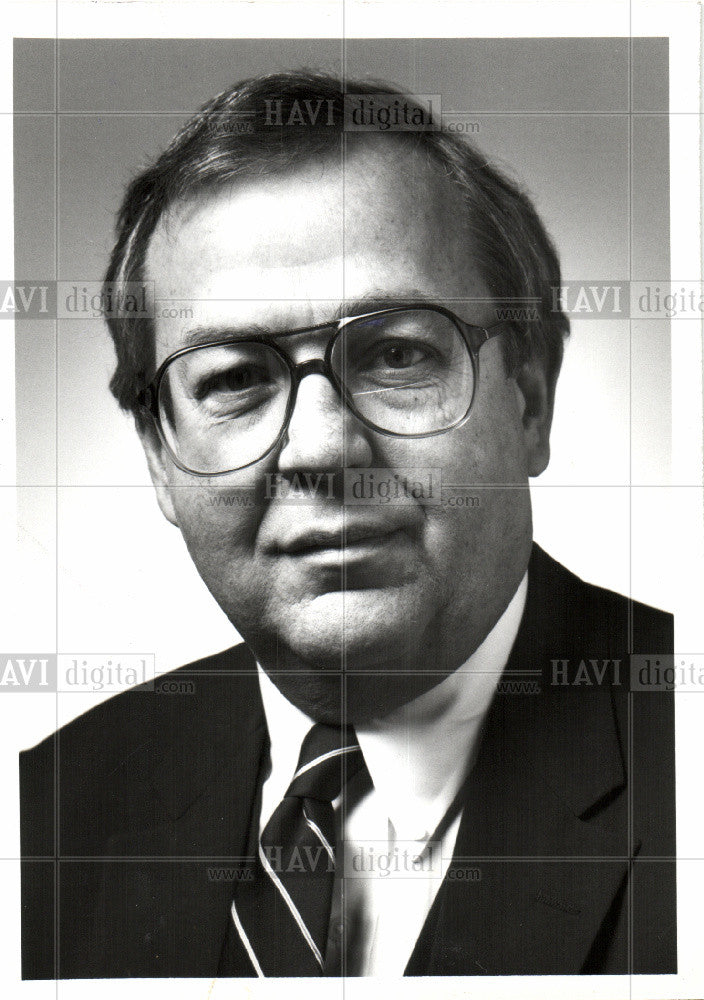 1984 Press Photo Robert Carlson President - Historic Images