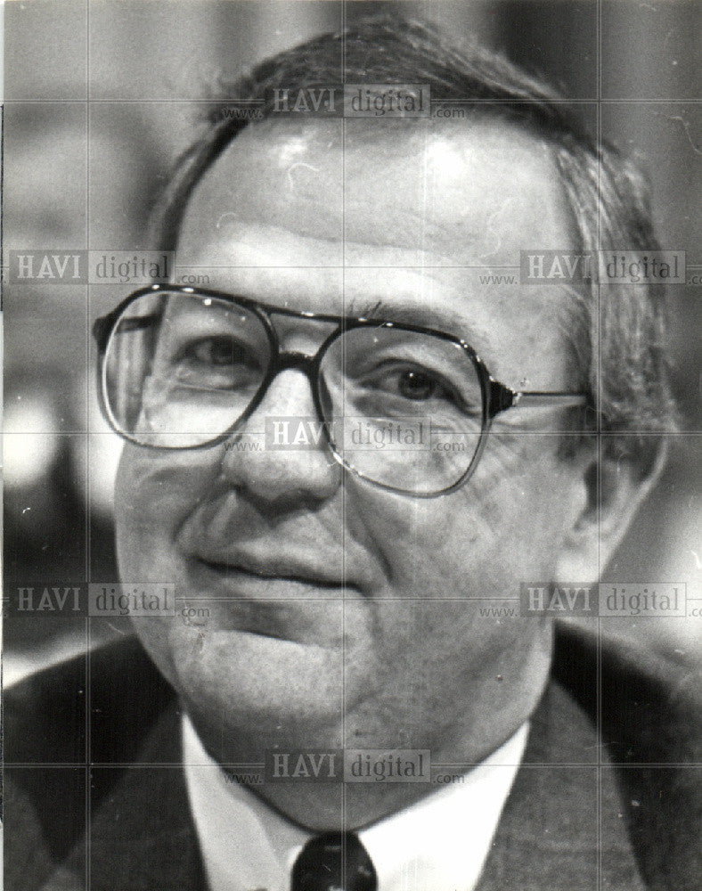 1984 Press Photo Robert Carlson President - Historic Images