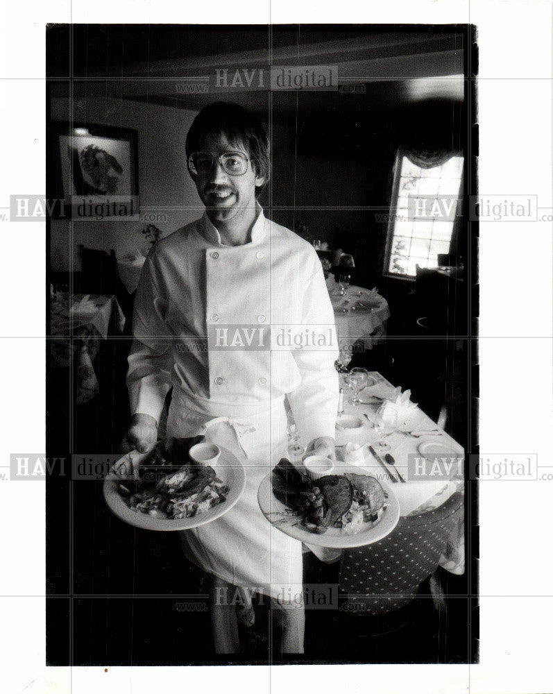 1989 Press Photo Macomb Inn Restaurant chef dishes - Historic Images