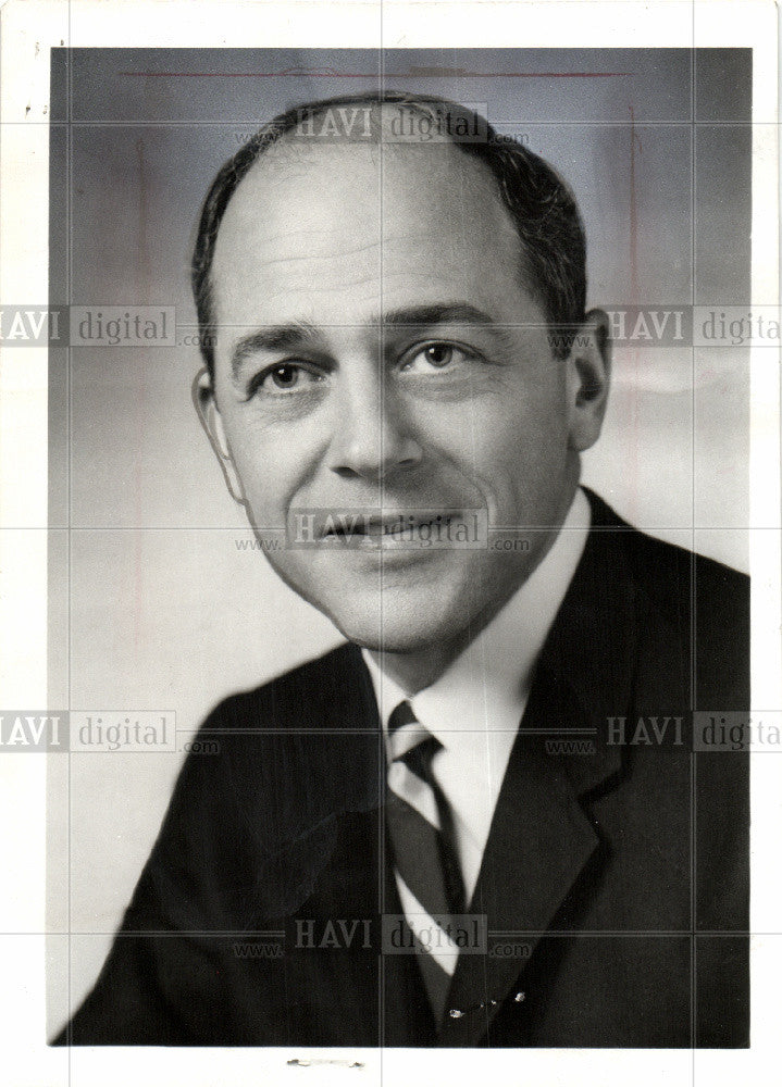 1971 Press Photo Lawrence M.Carino Executive vice Presi - Historic Images