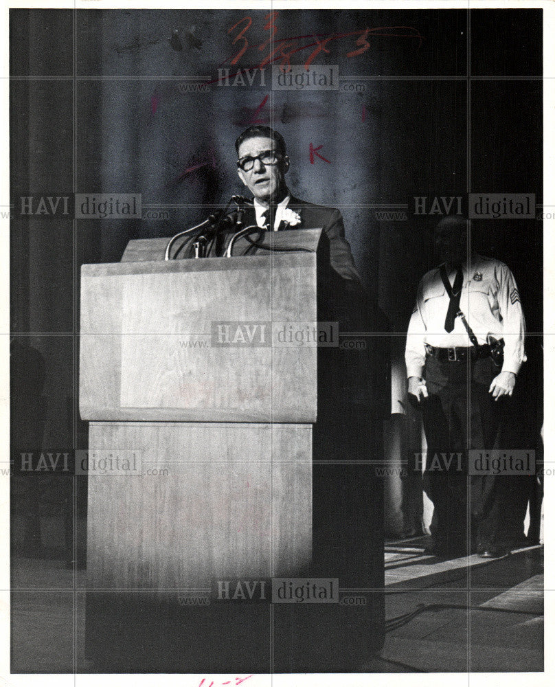 1964 Press Photo COUNCILMAN ED CAREY - Historic Images