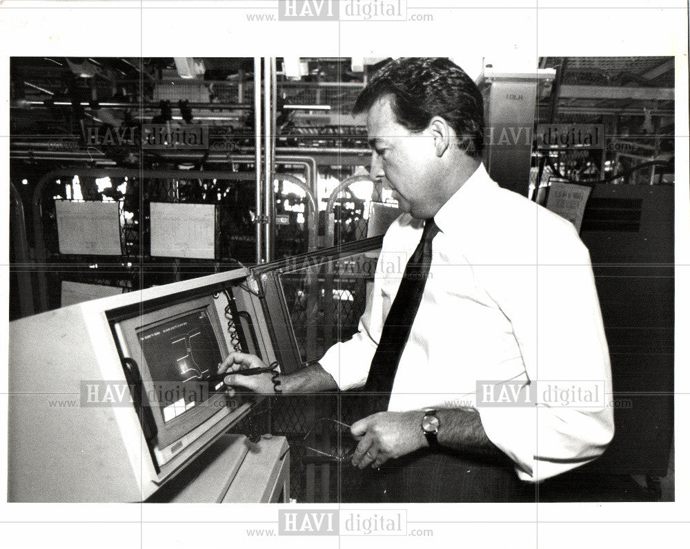 1999 Press Photo Dwight Carlson, President - Historic Images