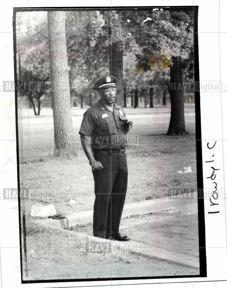 1991 Press Photo Melvin Williams police inpector guard - Historic Images