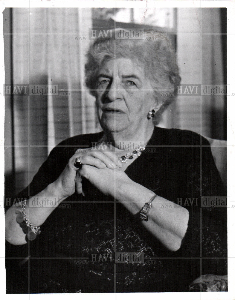 1957 Press Photo Mrs. Henry Williams - Historic Images