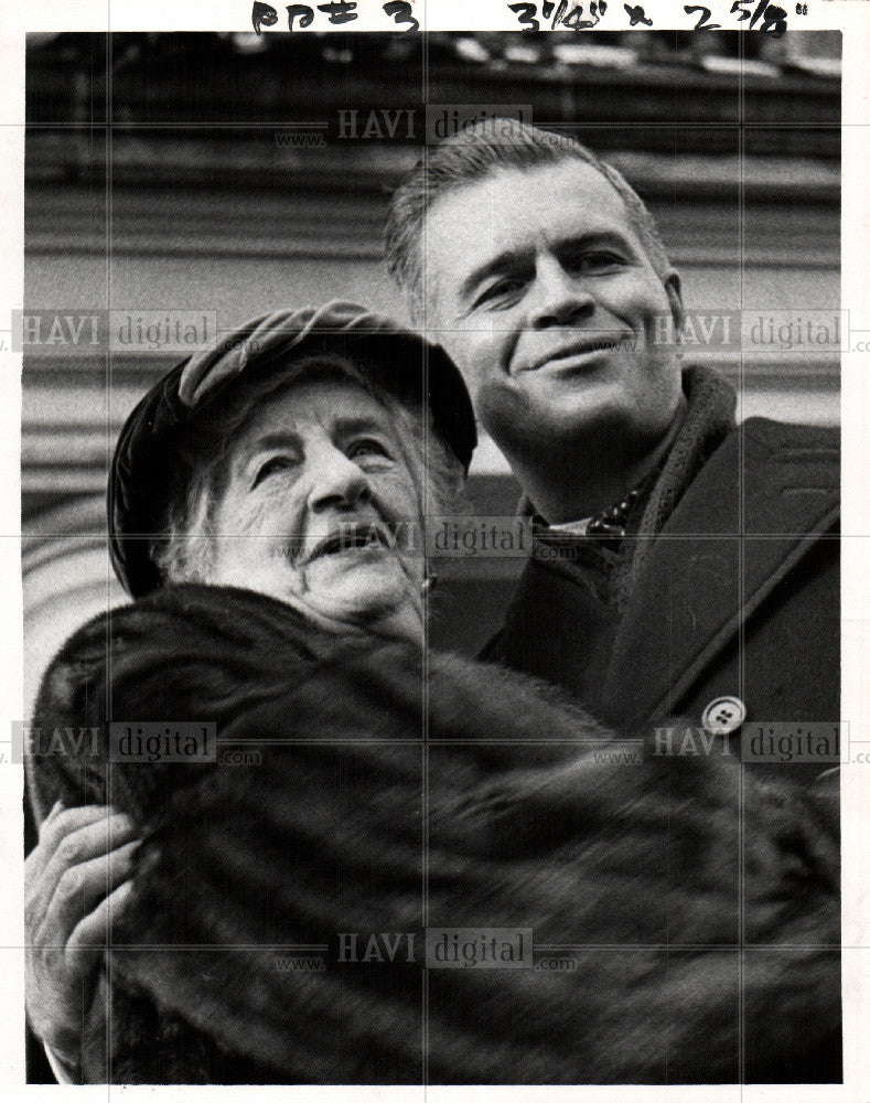 1957 Press Photo Mrs. Elma William - Historic Images