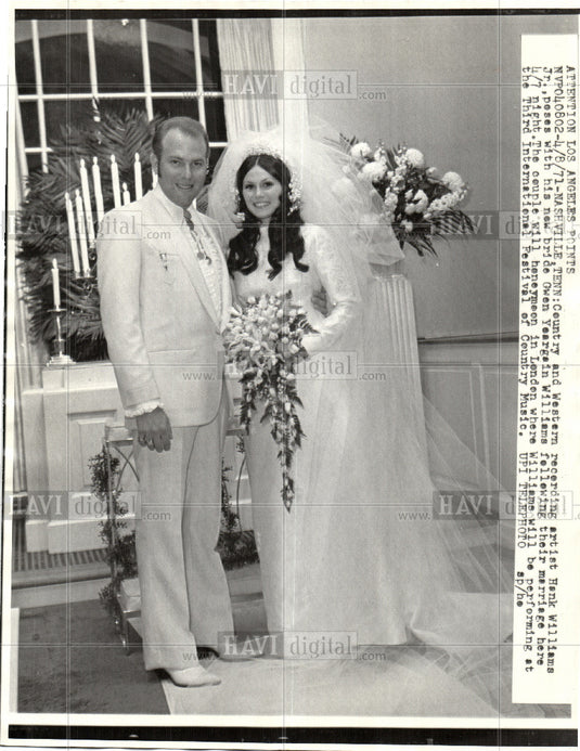 Press Photo Hank Williams with his new bride Gwen. - Historic Images