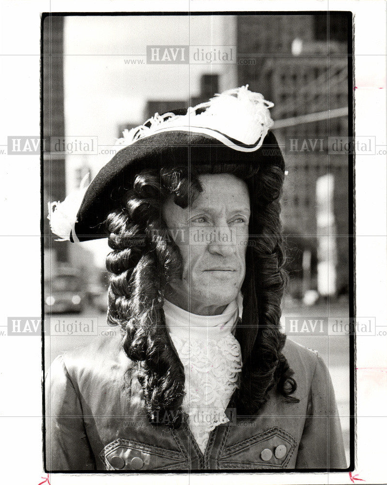 1976 Press Photo Warren Wilkinson fiberglass 1976 - Historic Images