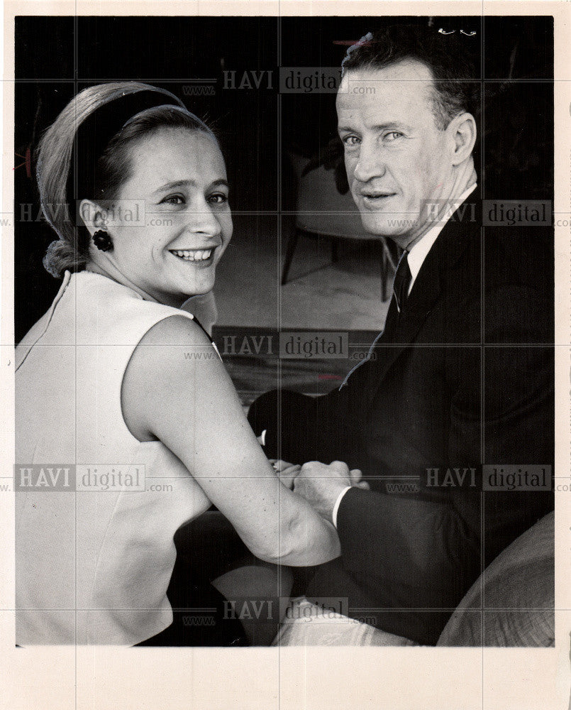 1967 Press Photo Newlyweds Mr.and Mrs.Warren S.Wilkinso - Historic Images