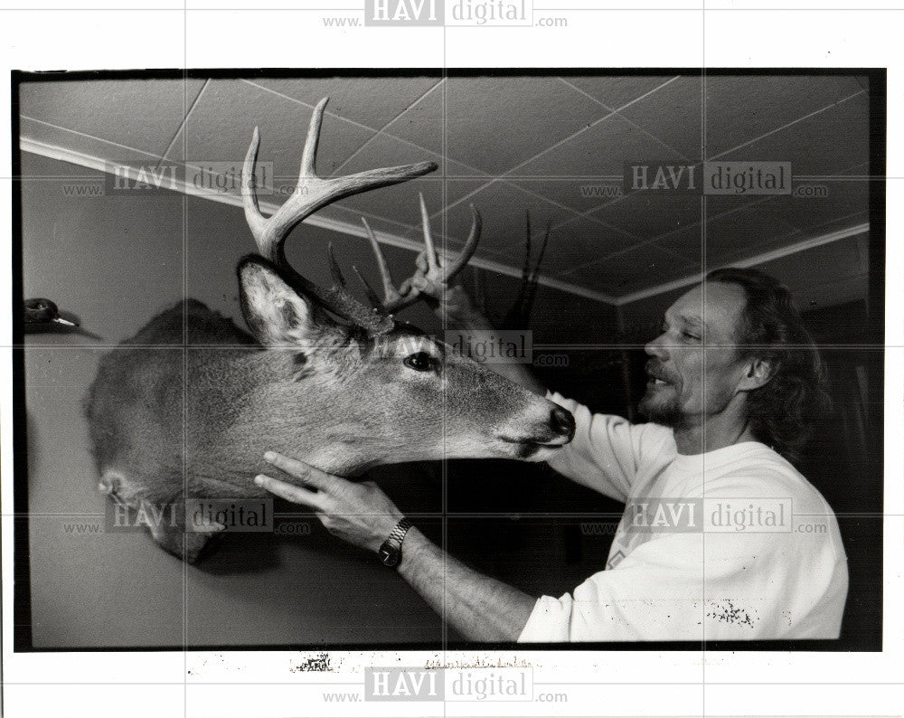 1991 Press Photo John Williams Deer hunting - Historic Images