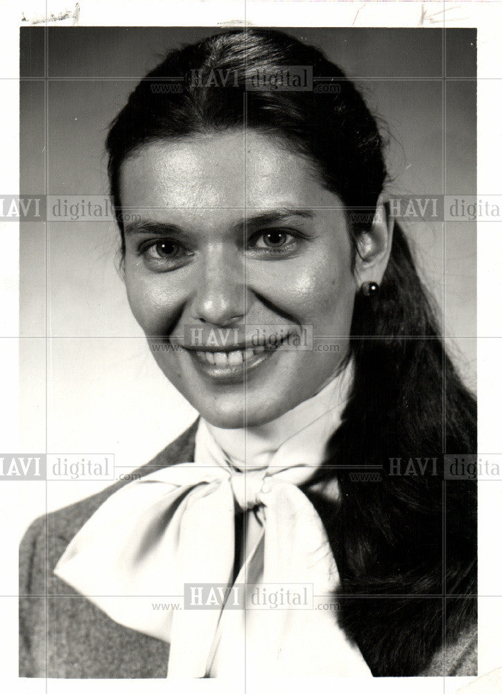 1982 Press Photo Linda Marcon Deschere Manager - Historic Images