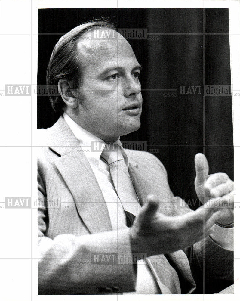 Press Photo Anthony Derzinski people man talk - Historic Images