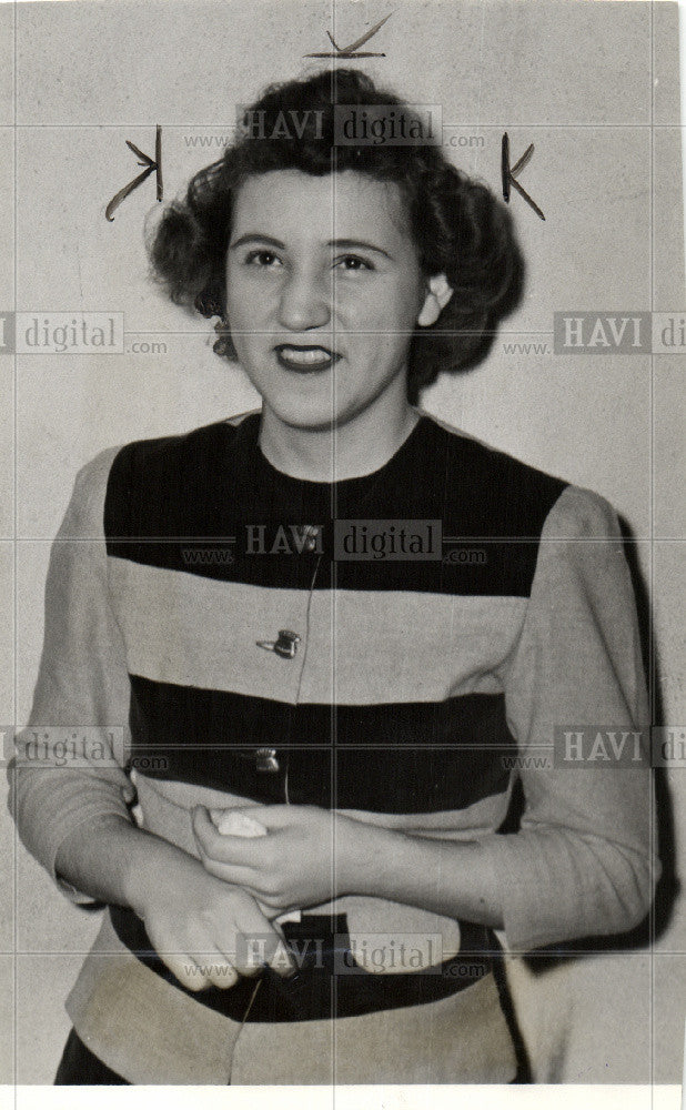 1942 Press Photo Singer Cooley High Derderian - Historic Images