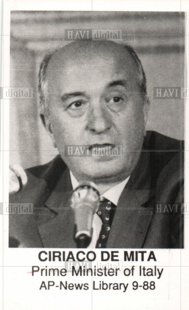 1988 Press Photo Italian Prime Minister Ciriaco De Mita - Historic Images