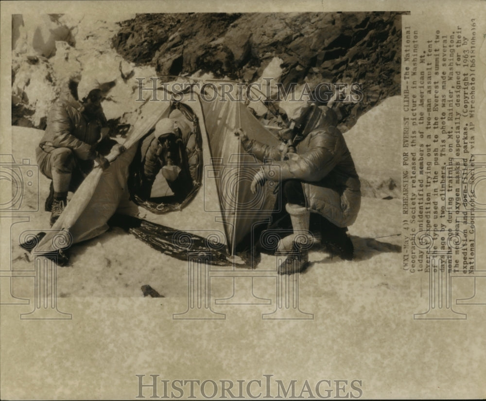 1963 Press Photo American Mount Everest Expedition Assault Tent - Historic Images