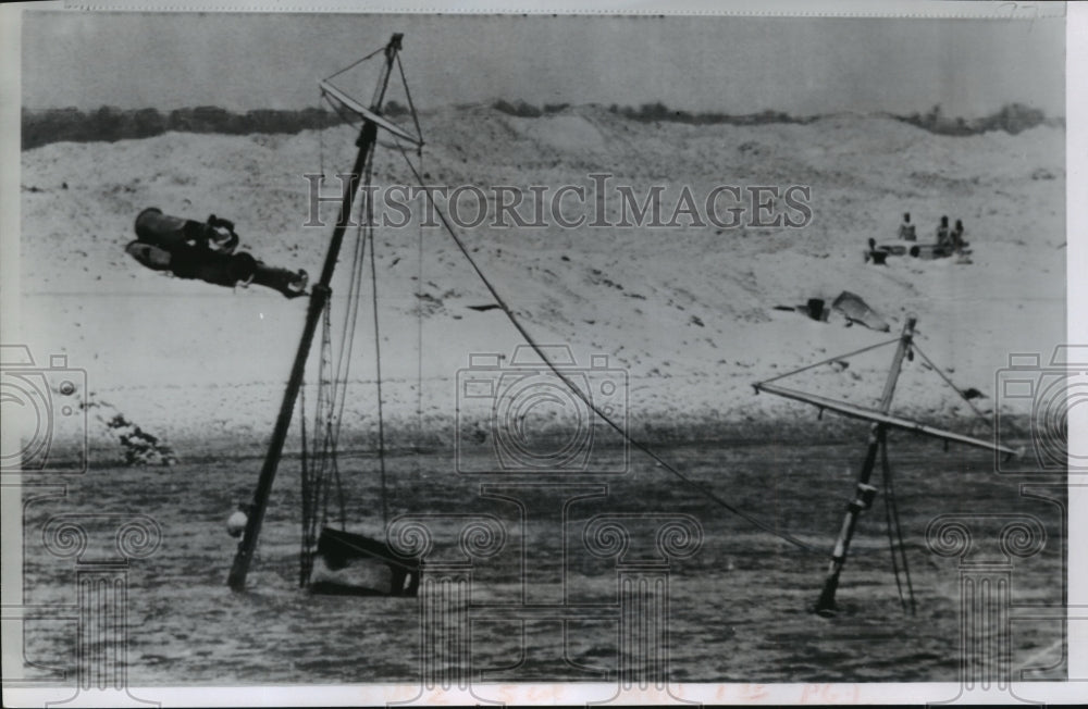 1970 Press Photo Suez Canal, Egypt &quot;El Jamil&quot; Ship Sinks - Historic Images