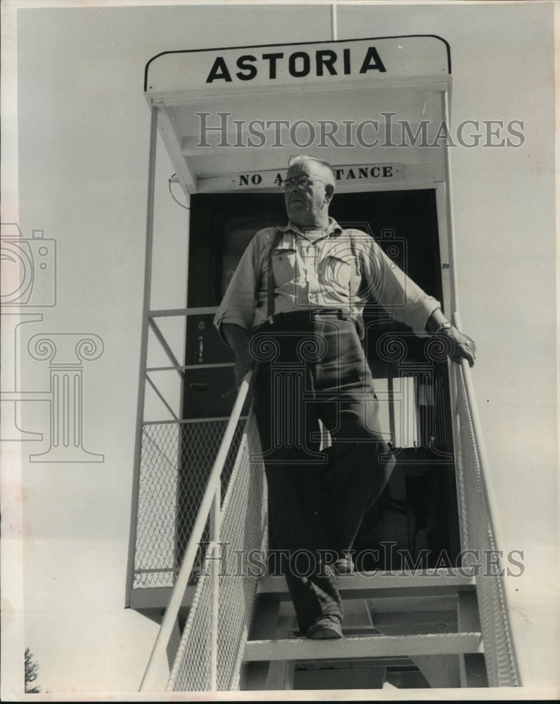 1964 Press Photo Captain Oscar Bergsend of the Astoria-Megler Ferry Puget Island - Historic Images