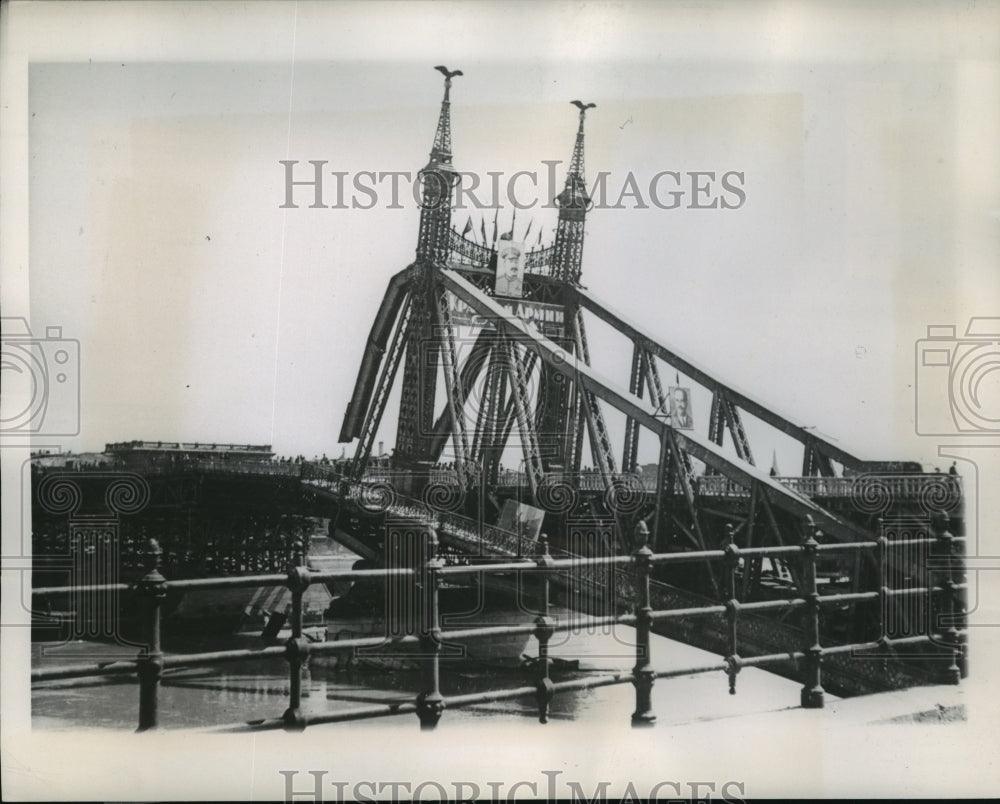 1945 Press Photo Elizabeth Bridge, Budapest, Hungary - ftx01410- Historic Images