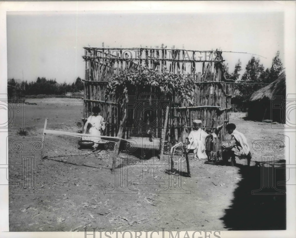 1953 Press Photo Saguarai Village, Asella Province, Ethiopia, Cotton Weaving - Historic Images