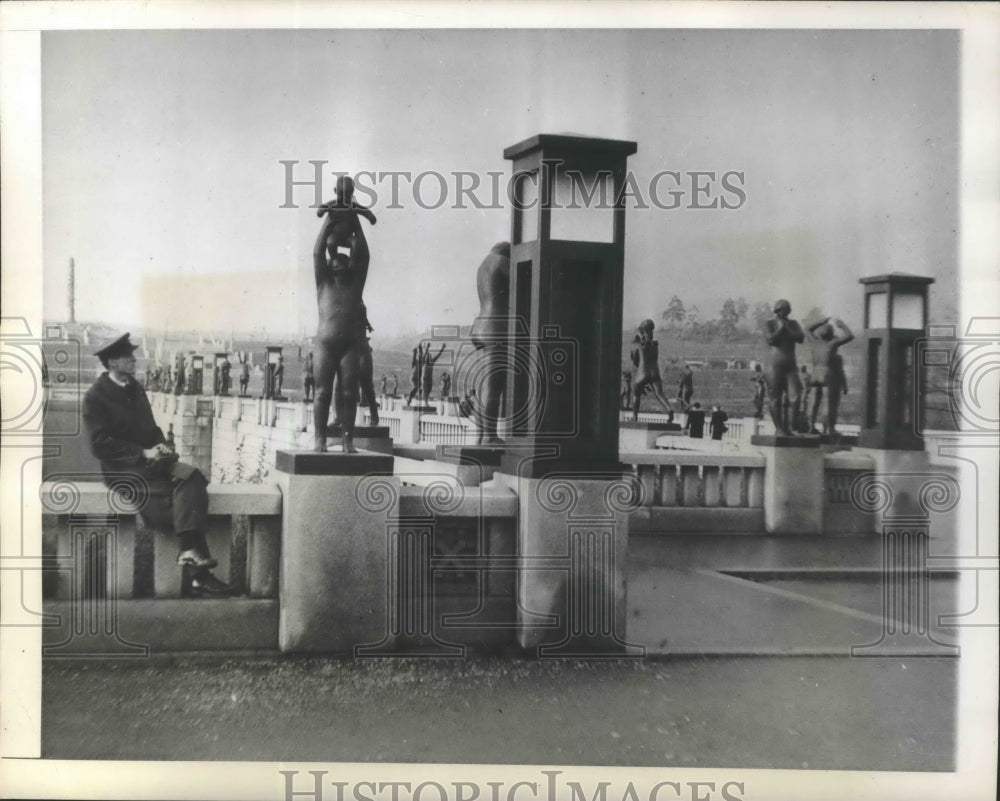 1946 Press Photo Gustav Vigeland Statues in Frogner Park, Oslo, Norway - Historic Images