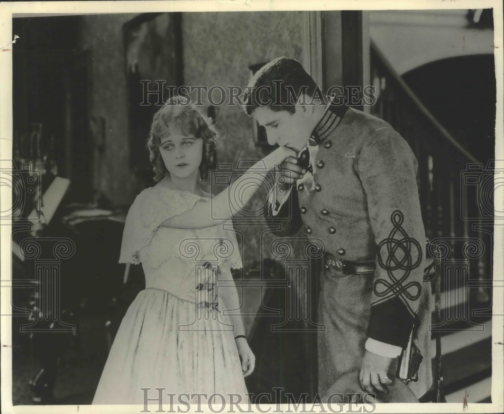 1934 Press Photo Robert Warwick Kisses Actress Wanda Hawley Hand - Historic Images