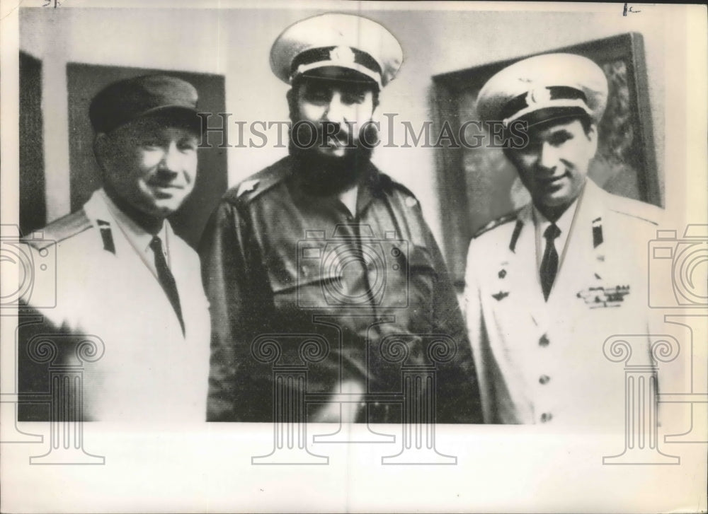 Press Photo Fidel Castro w/ Pavel Belayayev, Alexei Leonov at Havana Embassy - Historic Images