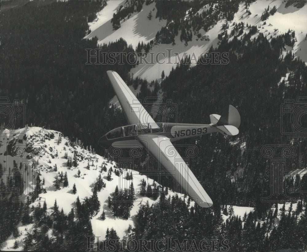 N50893 Plane over Mount Rainier, Washington  - Historic Images