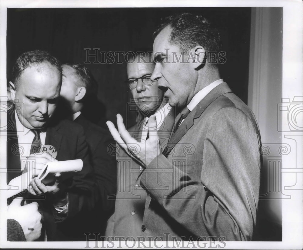 1960 Press Photo Richard Nixon in Detroit, Michigan - Historic Images