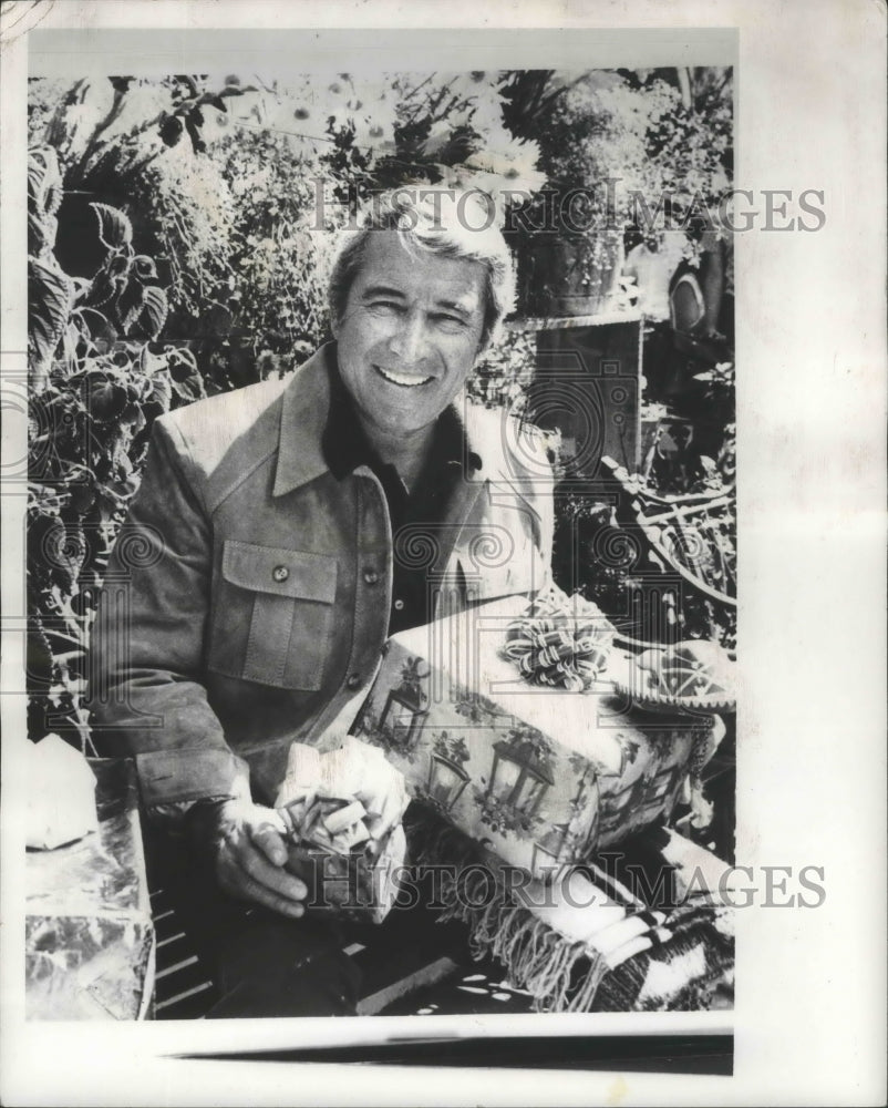 1975 Press Photo Singer Perry Como - Historic Images