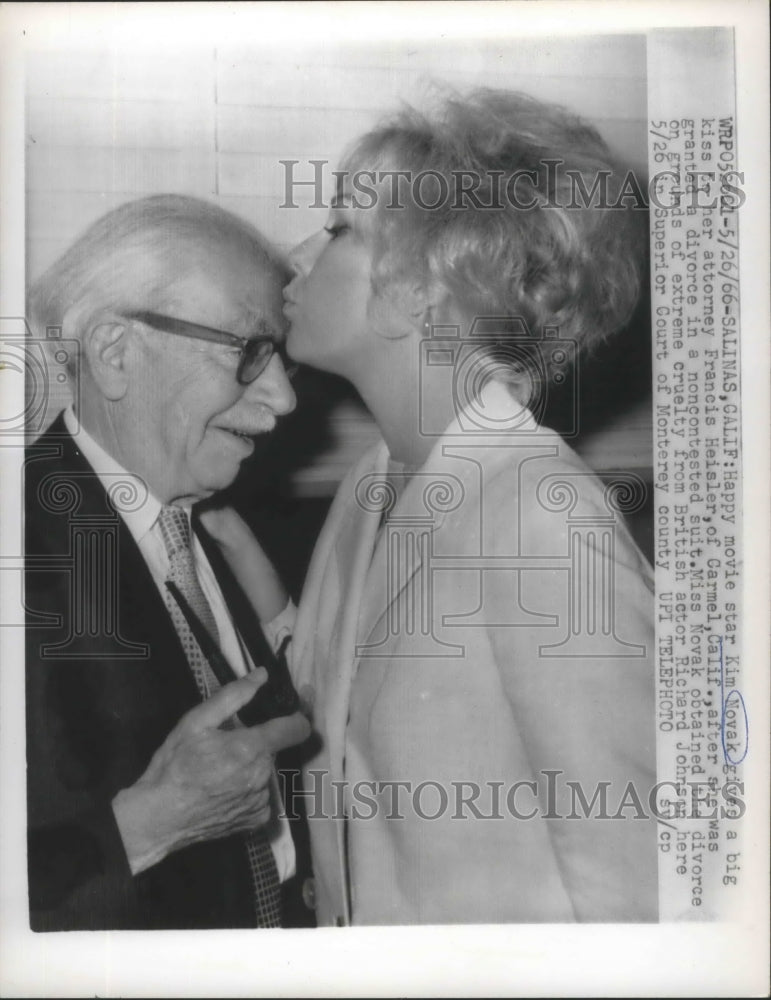 1966 Press Photo Actress Kim Novak Kisses Attorney Francis Heisler after Divorce - Historic Images