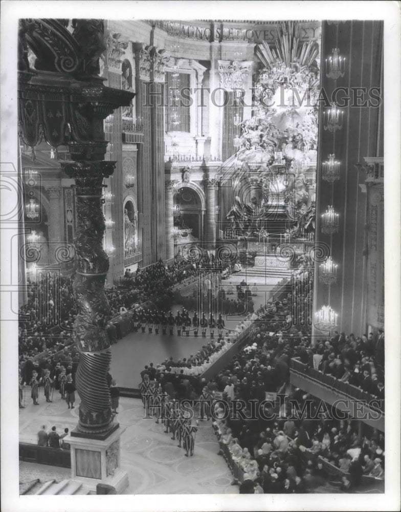 1956 Press Photo St Peter&#39;s Basilica Pope Innocent XI Funeral, Rome, Italy - Historic Images